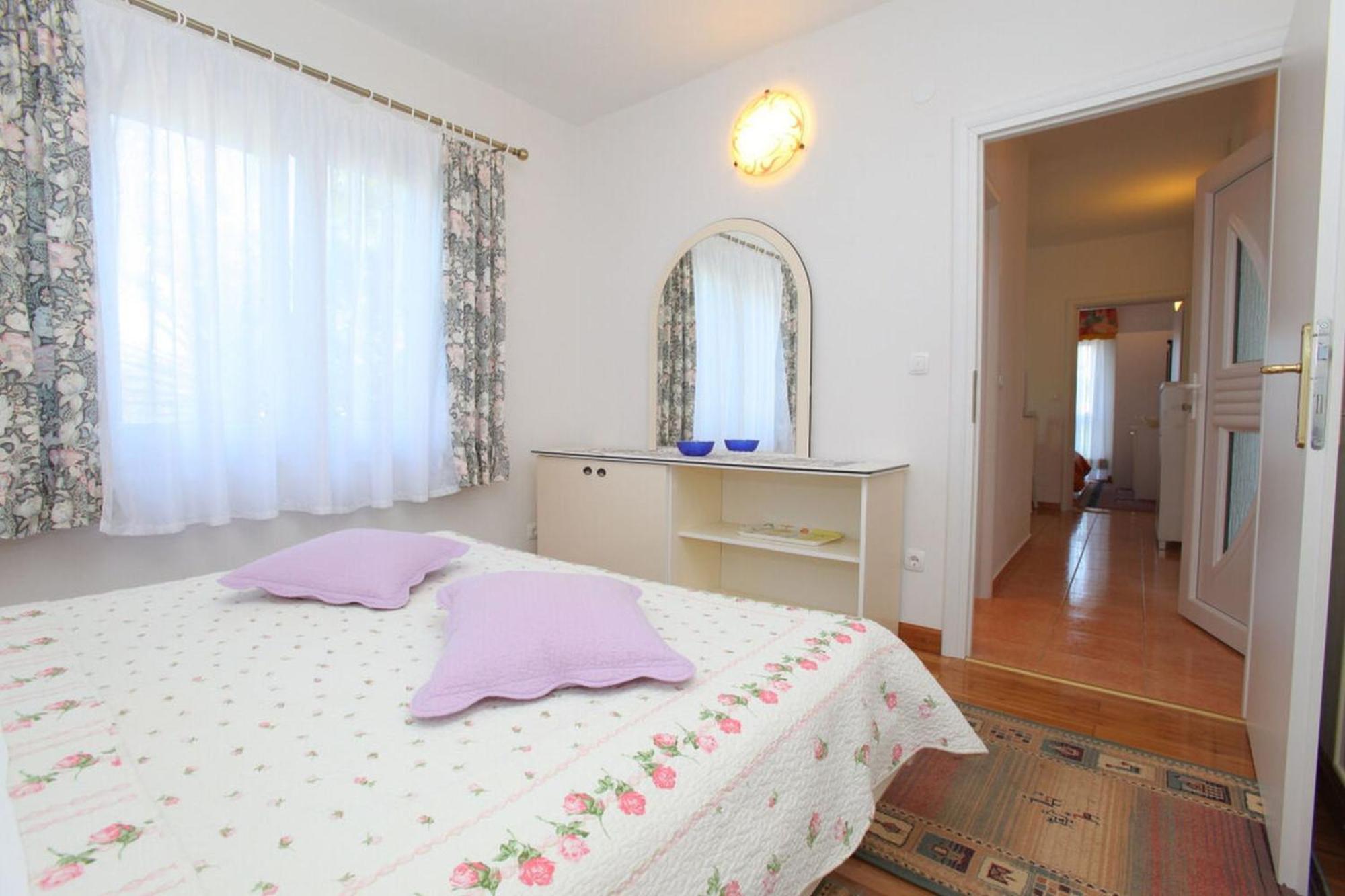 Apartment Jole Vrboska